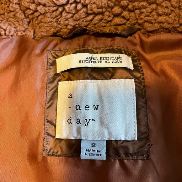 Women’s puffer coat with hood. Copper color - Picture 5 of 6